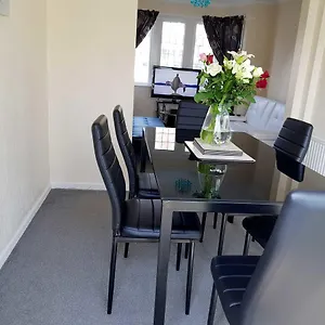 Blackpoolholidaylets Salmesbury Avenue Families And Contractors Only Holiday home